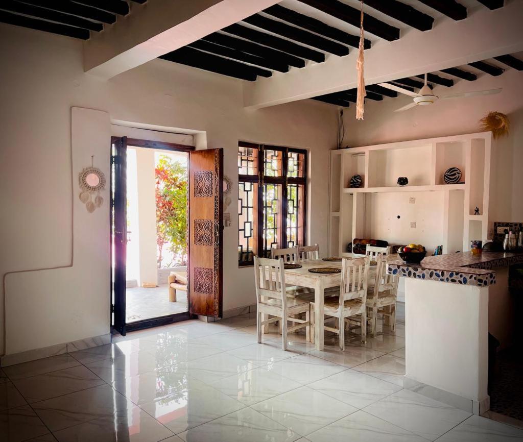 Villa Euphoria - Adults Only Паже Екстериор снимка